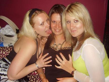 Laura, Ana&euml;lle et moi